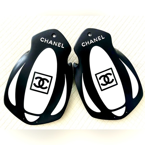 CHANEL New Paddle Gloves Swim Hand Black & White -Collector’s Item - Never Used - Picture 2 of 6